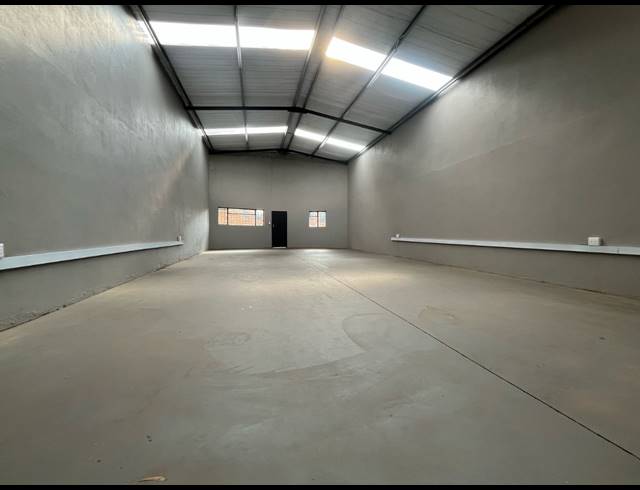 300M² WAREHOUSE TO LET IN HENNOPSPARK